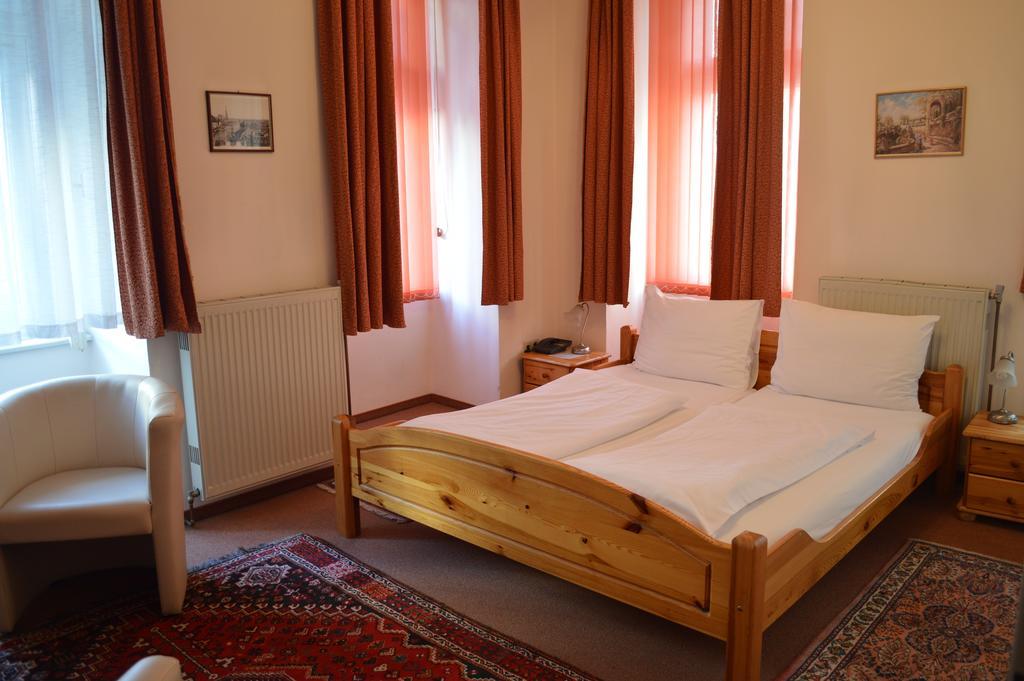 Bed and Breakfast Pension Walzerstadt Вена Номер фото