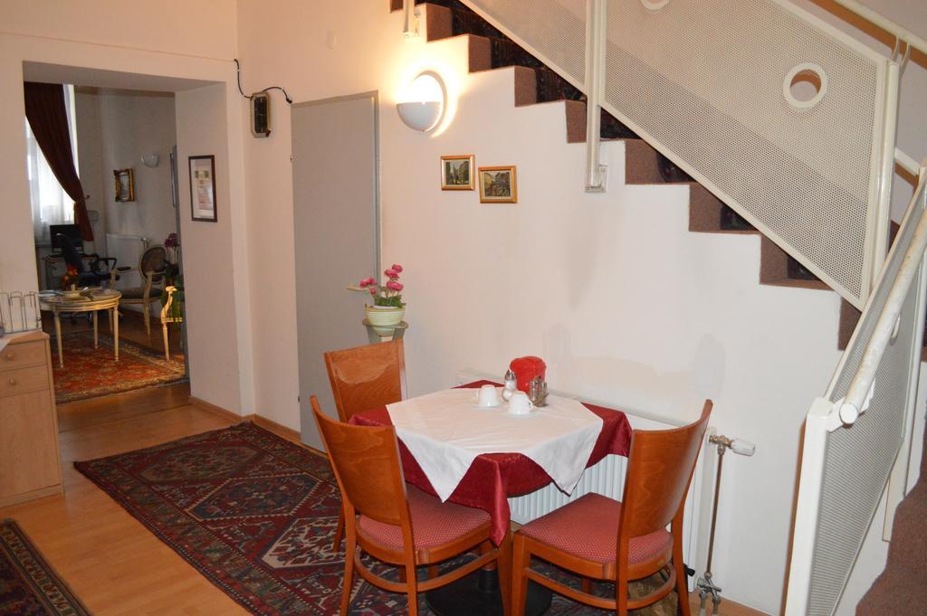 Bed and Breakfast Pension Walzerstadt Вена Экстерьер фото