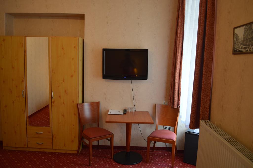 Hotel Pension Walzerstadt Вена Экстерьер фото