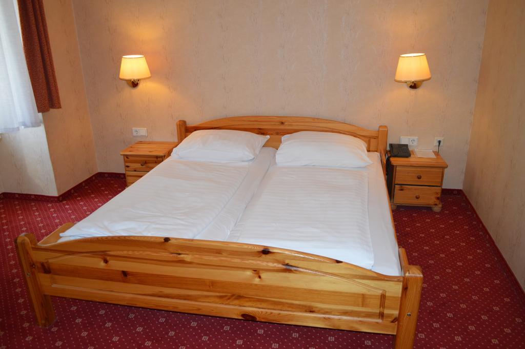 Bed and Breakfast Pension Walzerstadt Вена Экстерьер фото