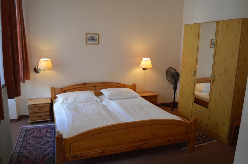 Hotel Pension Walzerstadt Вена Экстерьер фото
