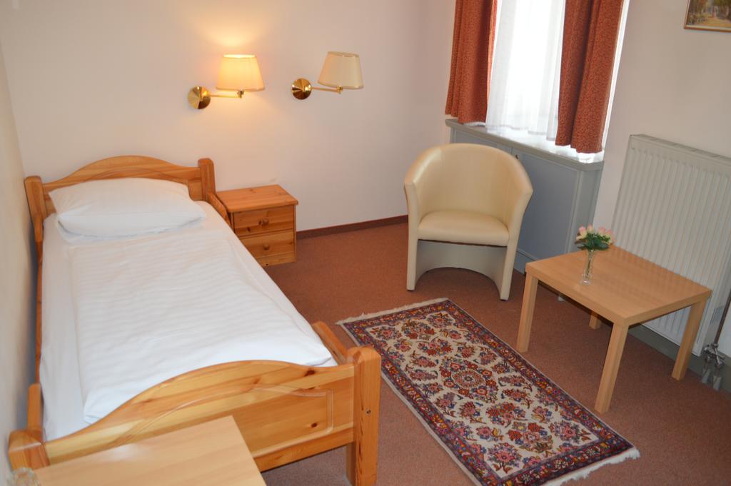 Bed and Breakfast Pension Walzerstadt Вена Номер фото