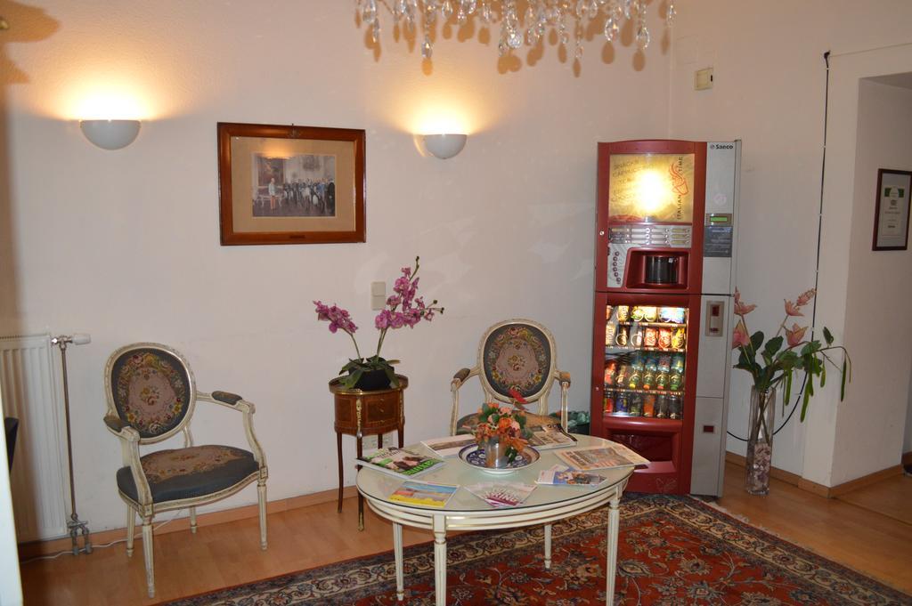 Bed and Breakfast Pension Walzerstadt Вена Экстерьер фото