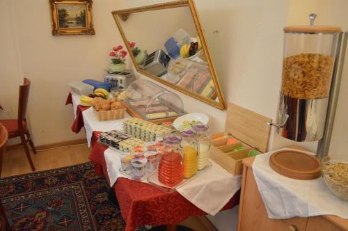 Bed and Breakfast Pension Walzerstadt Вена Экстерьер фото