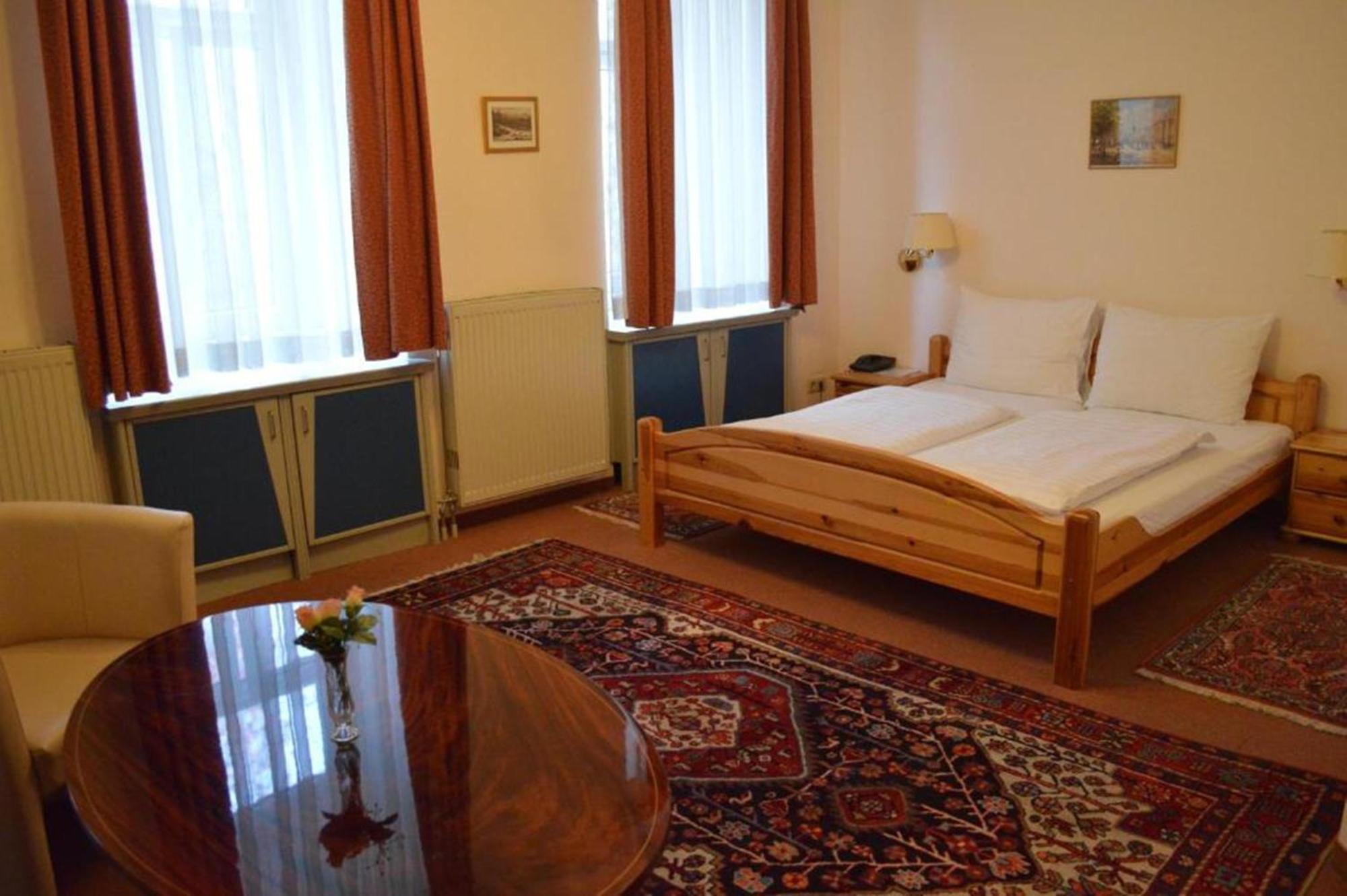 Hotel Pension Walzerstadt Вена Экстерьер фото
