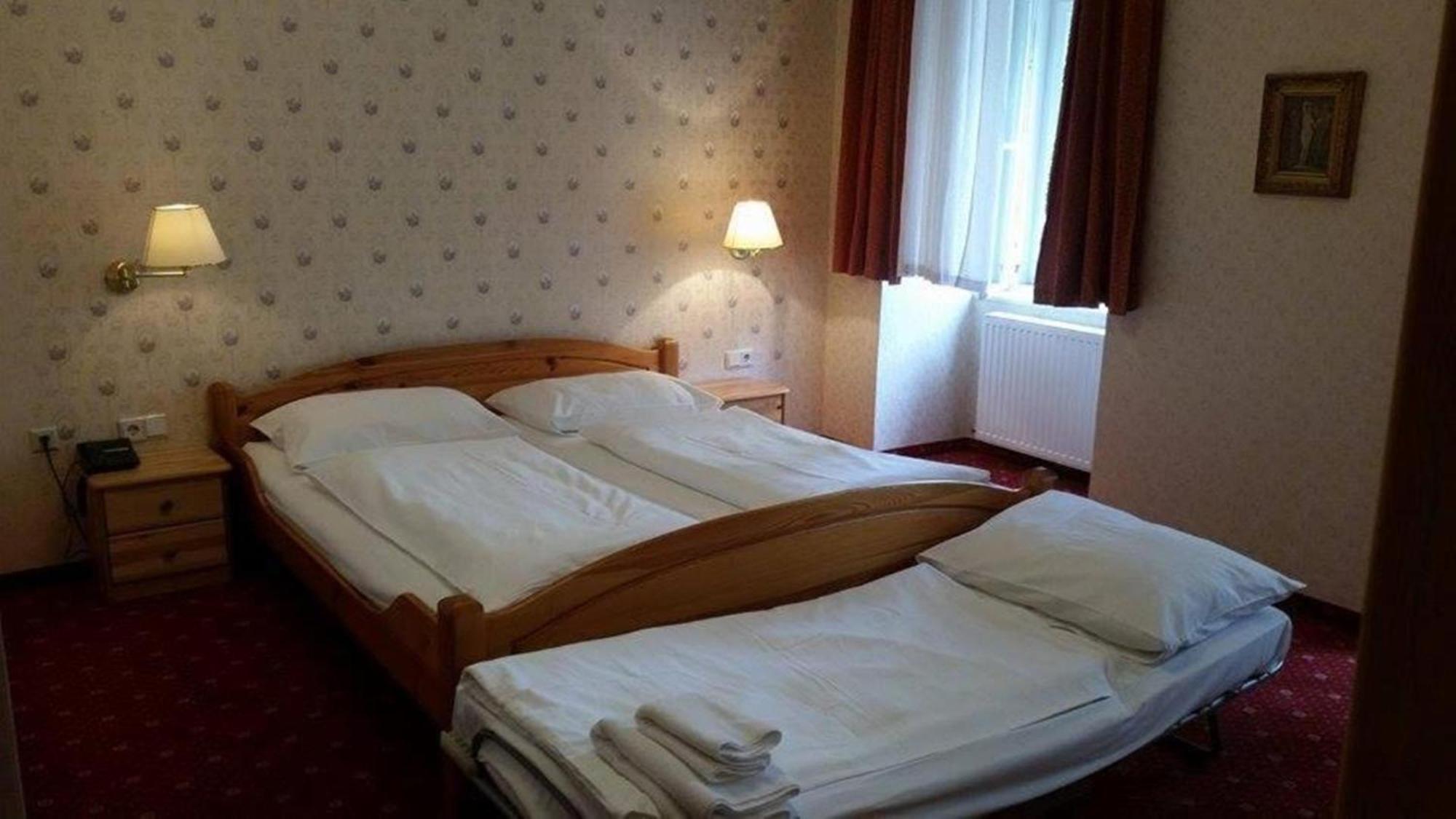 Hotel Pension Walzerstadt Вена Экстерьер фото